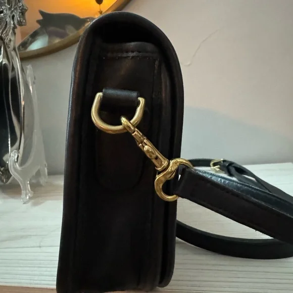 Coach Vintage Dinky Black Crossbody Bag with Gold Hardware - Picture 5 of 11